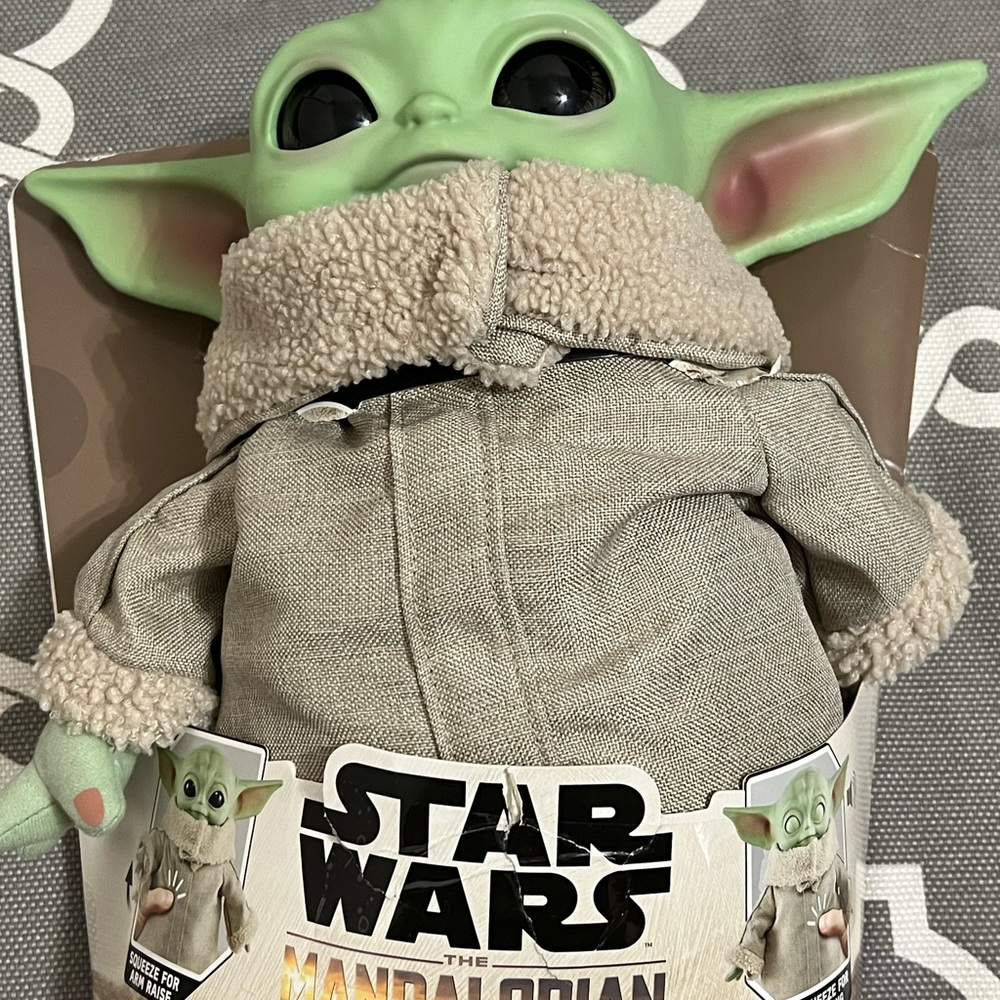 Star Wars Mandalorian - Squeeze and Blink Grogu !!๐ - Picture 2 of 7